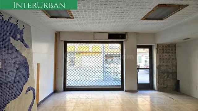 Amplio local en el centro de Llíria – 699m2 con múltiples po - foto 2