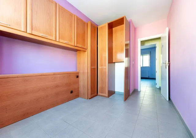 Piso de 3 dormitorios y 2 baños, con cochera. VIVIENDA DE VPO, junto al Parque de Bomberos. — 16