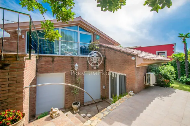 Preciosa casa de lujo en venta con vistas al mar y piscina en Calella — 33