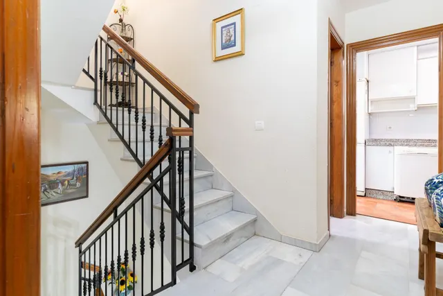 Gran casa familiar de 3 plantas en Ronda de Poniente — 17