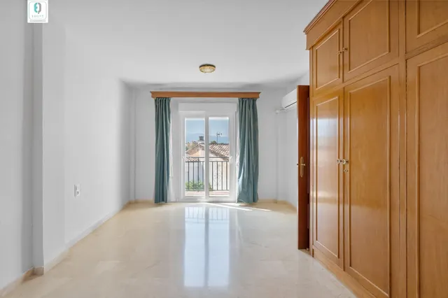 GRAN CASA CON PISCINA EN HUETOR VEGA — 6