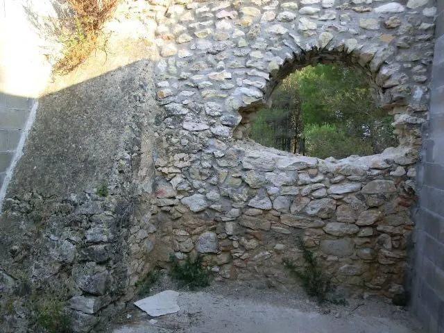 Finca de aprox 67 hectàreas. Con dos casas principales para reformar — 43