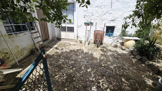 CASA CON PATIO EN VENTA — 12