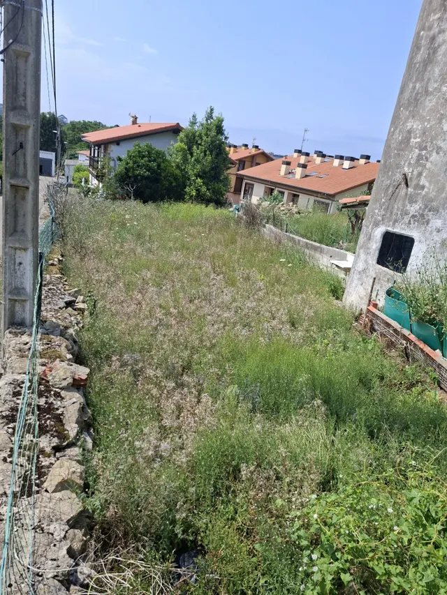 PARCELA URBANA EN CÓBRECES CON CUADRA, SILO Y COCHERA.- - foto 2