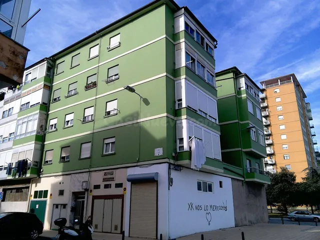 Se vende Piso ALQUILADO en Calle Río Ebro 9 de Torrelavega ( - foto 4