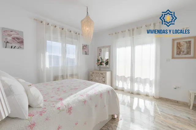 ¡MAGNIFICO CHALET INDEPENDIENTE CON CALIDADES ESPECTACULARES Y PISCINA PRIVADA EN GOJAR! — 24