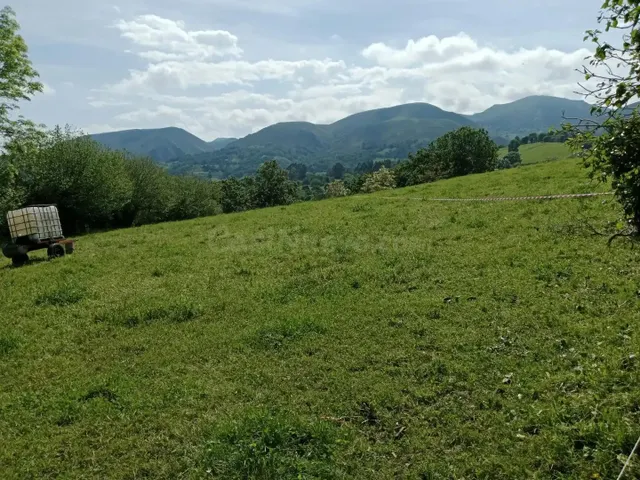 Parcela urbanizable de 1.880 m2 en Santianes , a solo 1 km d - foto 2
