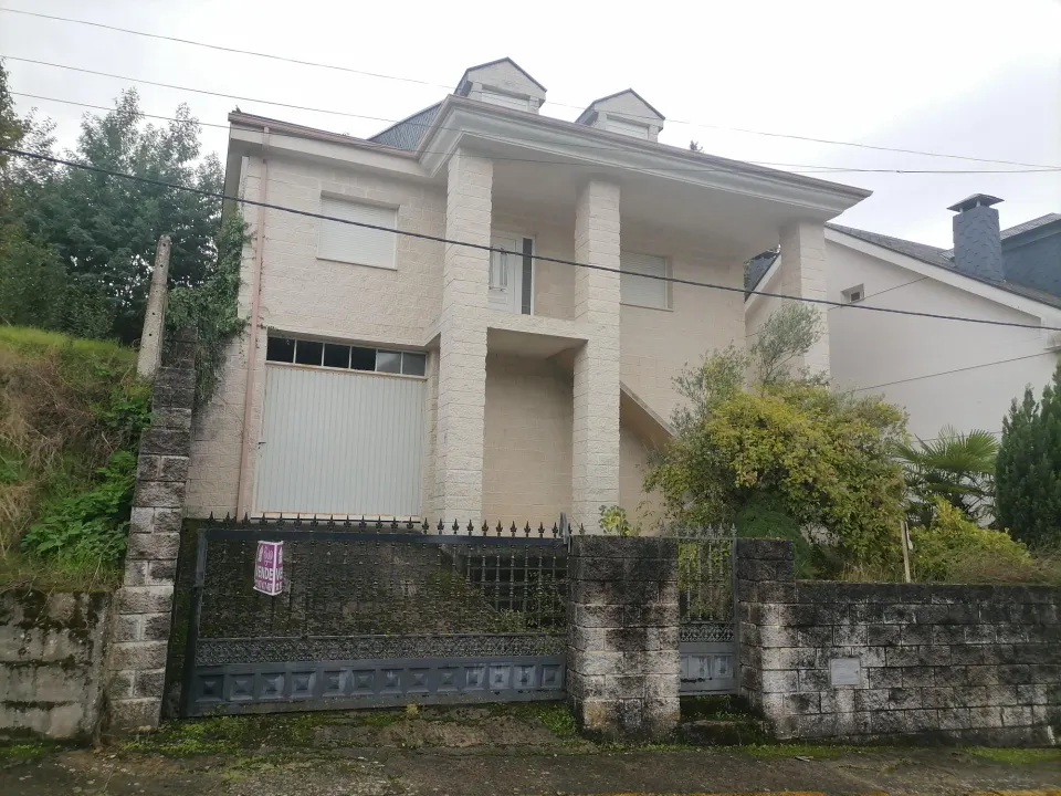 OPORTUNIDAD CHALET EN CONSTUCCION EN VILLAFRANCA DEL BIERZO