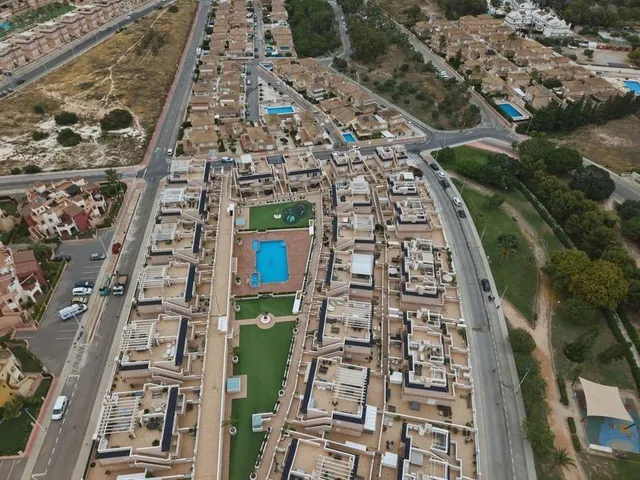 Adosado de 3 dormitorios con gran espacio exterior en Punta Prima — 40