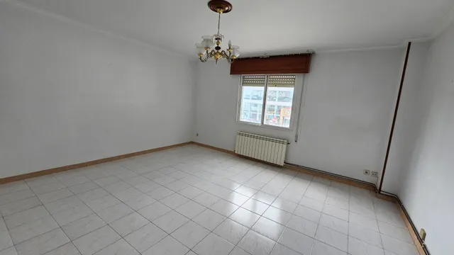 Nave comercial con alojamiento, aparcamiento y parcela en A Gándara — 37