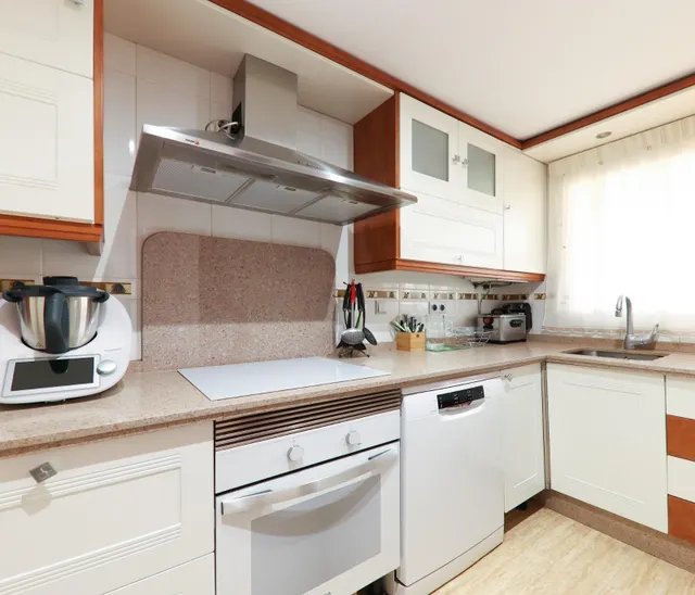 Amplio piso de 3 dormitorios con terraza, garaje y trastero en Las Lagunas — 8