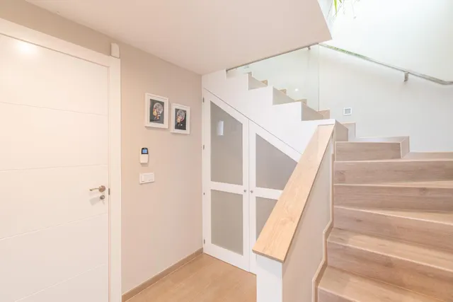 ¡Descubre el hogar de tus sueños en este espectacular chalet independiente! — 28