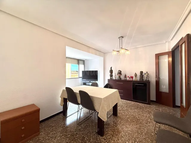 Piso de 4 habitaciones en venta en C/Oriente (Monteolivete) - foto 5