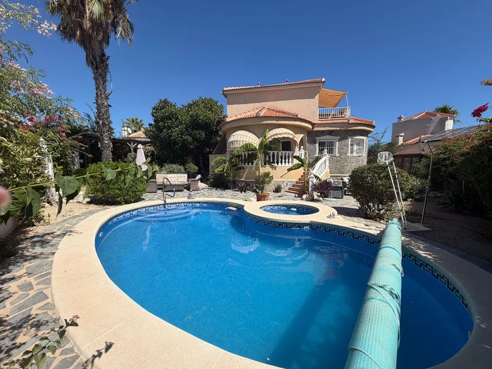 Villa 3 habitaciones 115m² en venta - Pueblo 5
