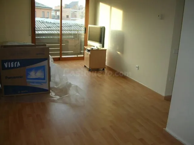 PISO SEMINUEVO CON PARQUING INCLUIDO - foto 3