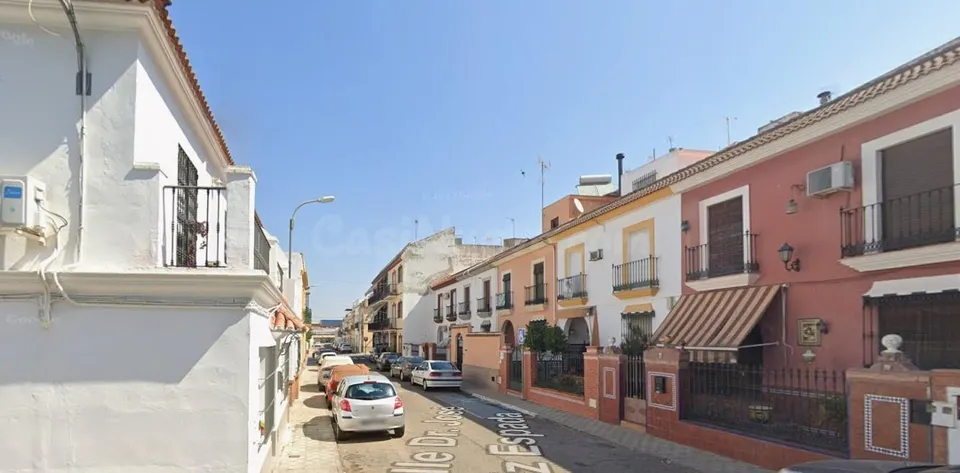 PISO EN CANTILLANA