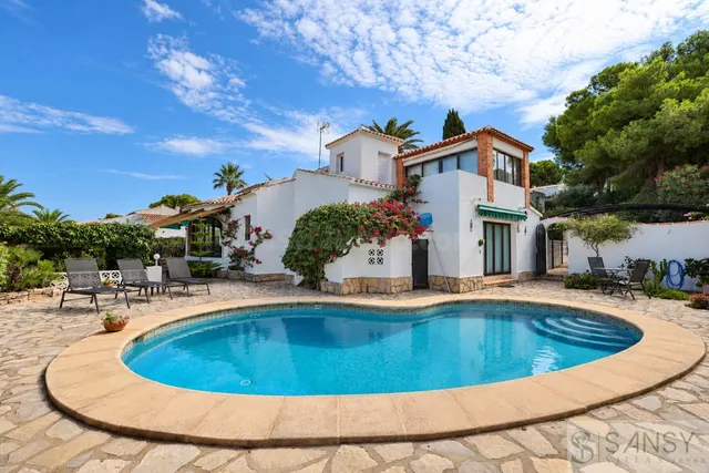 Chalet con piscina en venta en Jávea/Xàbia - 4 dormitorios y vistas al Montgó — 2