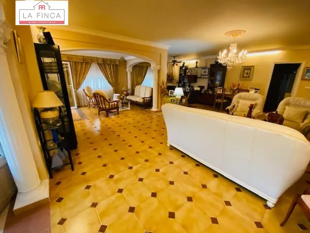 Gran Casa Independiente con piscina y zonas ajardinadas. — 28