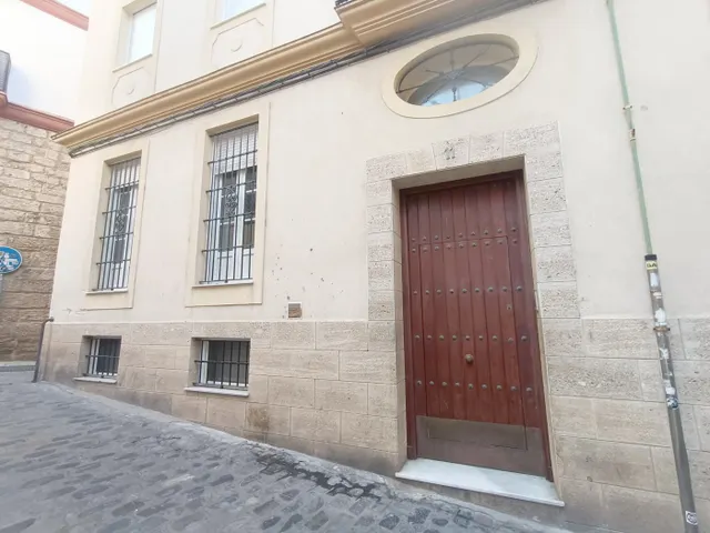 Amplio Duplex en el Barrio Santa María — 38