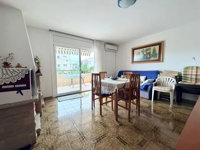 3 dormitorios, jardín, parking, piscina comunitaria. — 6