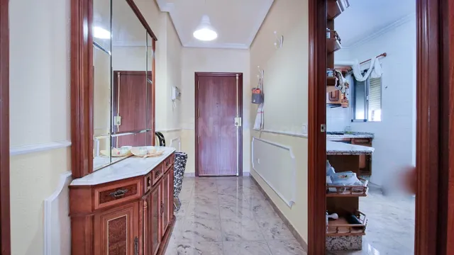 PISO AMUEBLADO DE 4 DORMITORIOS 2 BAÑOS EN ALQUILER EN VALDE - foto 3