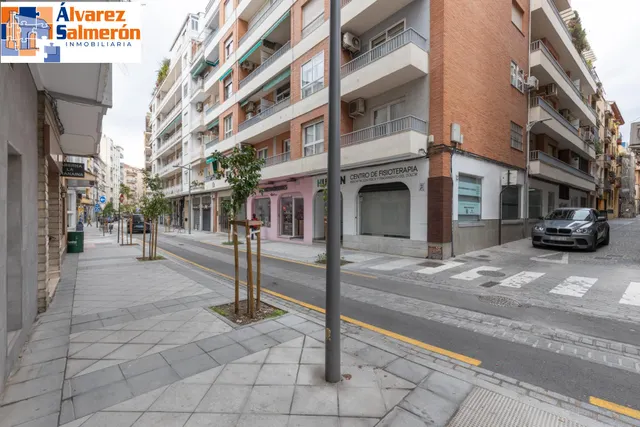 Amplio piso con garaje y trastero en el centro — 49