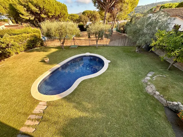CALONGE: CHALET CON LICENCIA TURÍSTICA, GARAJE, JARDÍN Y PISCINA. ZONA MAS AMBRÓS - VIZC. CABANYES. — 4