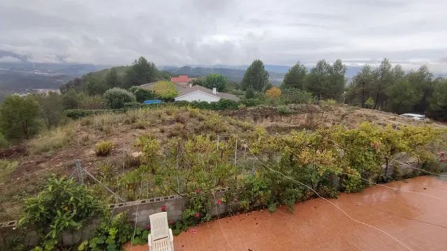 TERRENO SEMIPLANO EN VENTA EN LA URBANIZACIÓN DE RIVER PARK DEL PONT DE VILOMARA. — 2
