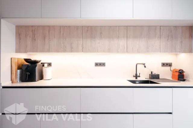 Casa esquinera con jardín privado y estilo inigualable — 17