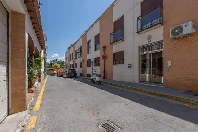 Piso con garaje en venta en Ogijares — 38