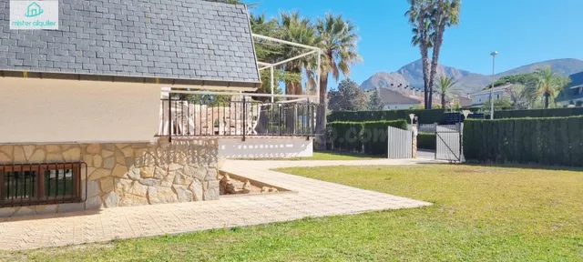 ESPECTACULAR CHALET INDEPENDIENTE CON PISCINA Y JARDÍN EN UR - foto 5