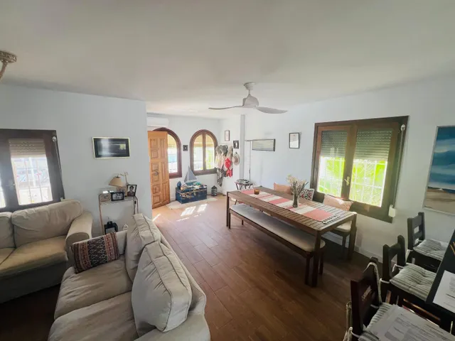 PAREADO EN VENTA EN LA COLINA A UN PASO DE LA PLAYA. — 11