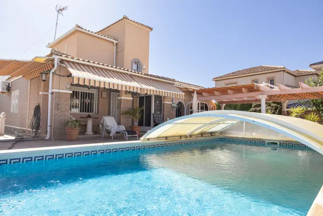 Villa 4 habitaciones 180m² en venta - Lomas de Cabo Roig — 38