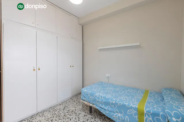 Piso de 3 dormitorios en calle milán, zaidín | muy luminoso y con gran potencial — 17