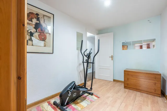 VIVIENDA CON MUCHAS POSIBILIDADES EN CALLE FUENCARRAL — 13