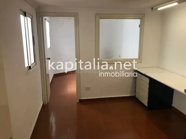 Local comercial en alquiler o venta en primera linea de Sant - foto 4