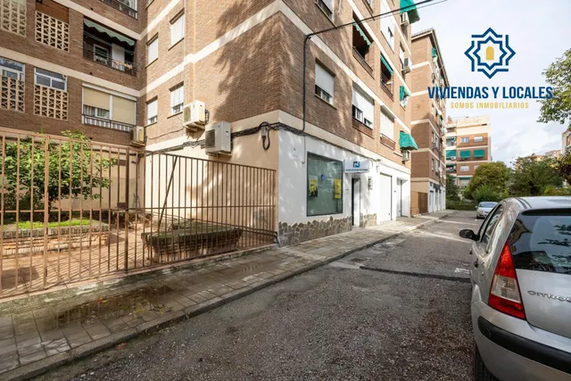 Local comercial en Granada, espalda Parque Lagos. Zona Colegio El Carmelo - Carrefour — 14