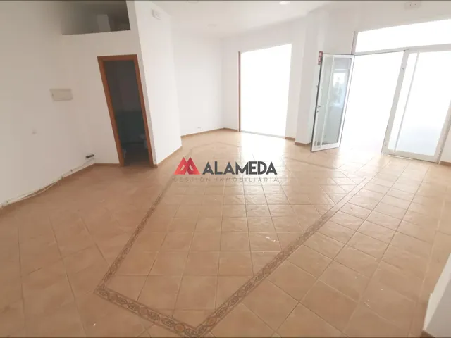 LOCAL COMERCIAL EN CENTRO COMERCIAL NOVO CENTER — 8