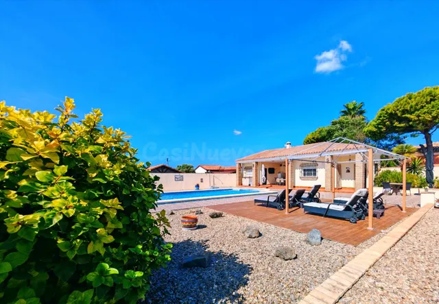 CHALET INDEPENDIENTE CON PISCINA, 1.200 M2 DE PARCELA Y MÚLT - foto 3
