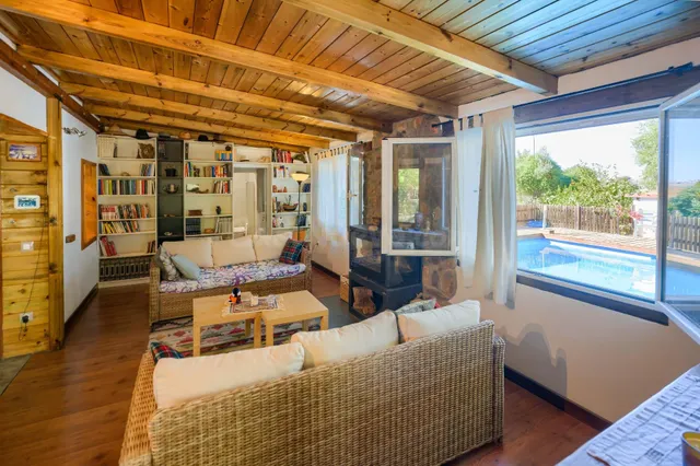 CHALET INDEPENDIENTE DE UNA PLANTA CON APARTAMENTO, PISCINA  - foto 4