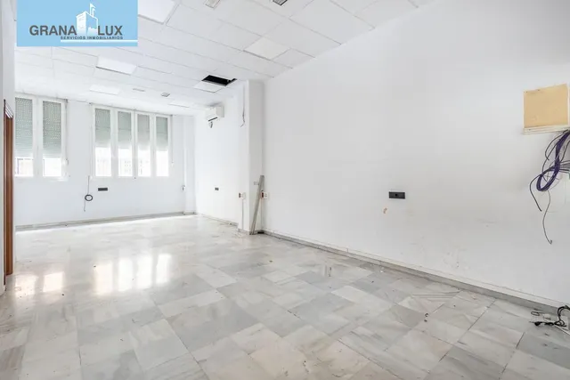 LOCAL COMERCIAL EN ARABIAL JUNTO HIPERCOR — 4