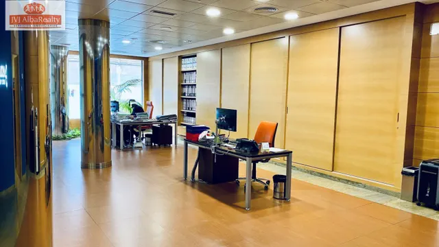 EXCLUSIVO Y LUJOSO LOCAL COMERCIAL CON LOS MEJORES ACABADOS — 14