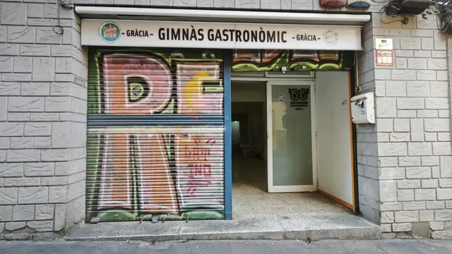 Local en venta para reformar en la calle Salinas, Vila de Gràcia. — 6