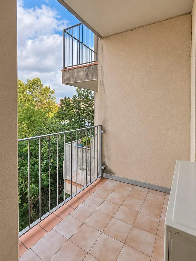 Piso exterior de 4 habitaciones con balcón y parking incluido en el centro de Reus — 12