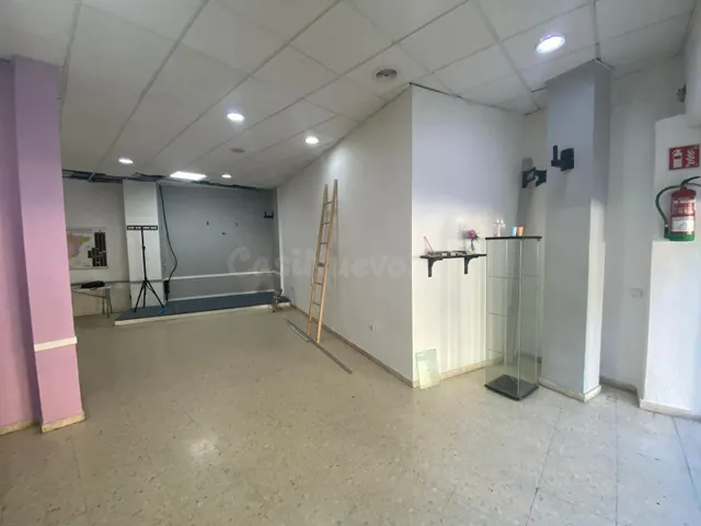 Alquiler de amplio local comercial de 117 m2  en tiro de línea – Sevilla — 3
