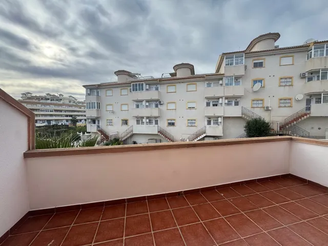 CHALET PAREADO EN VILLAMARTÍN - CON JARDÍN PRIVADO DE 226m2, - foto 4