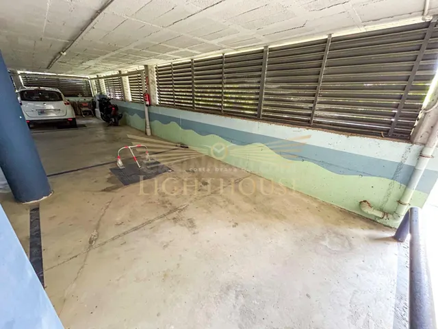 Amplia plaza de aparcamiento en garaje compartido. - foto 5