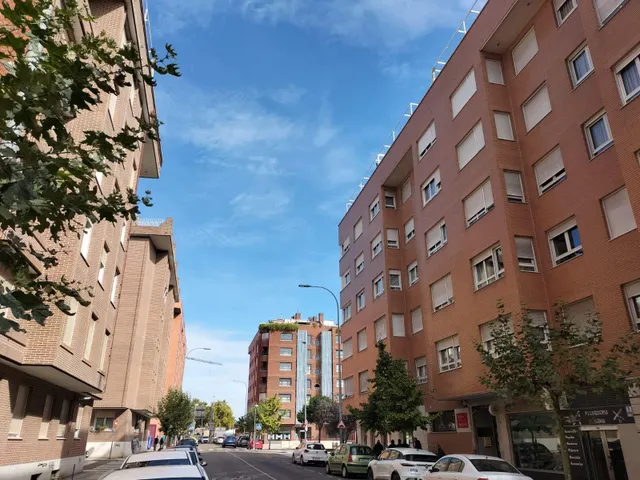 Moncasa alquila local en avda santander en Palencia — 25