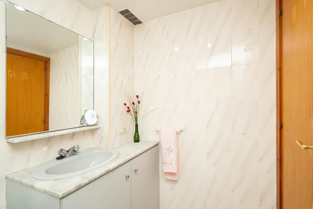 Piso luminoso con 4 habitaciones y 2 baños — 21