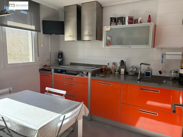 CHALET PAREADO  PRÓXIMO A ESPACIO LEÓN — 10